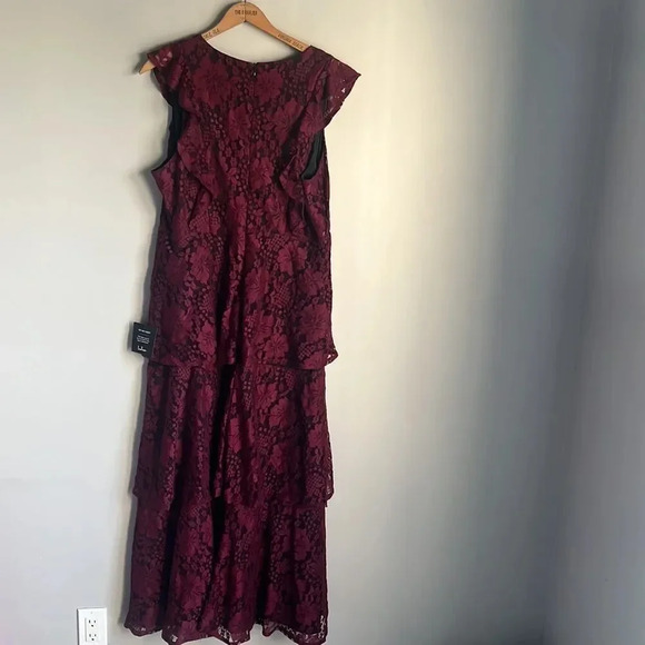 NEW Lulus Molinetto Burgundy Lace Ruffled Tiered Sleeveless Maxi Dress - Picture 3 of 12